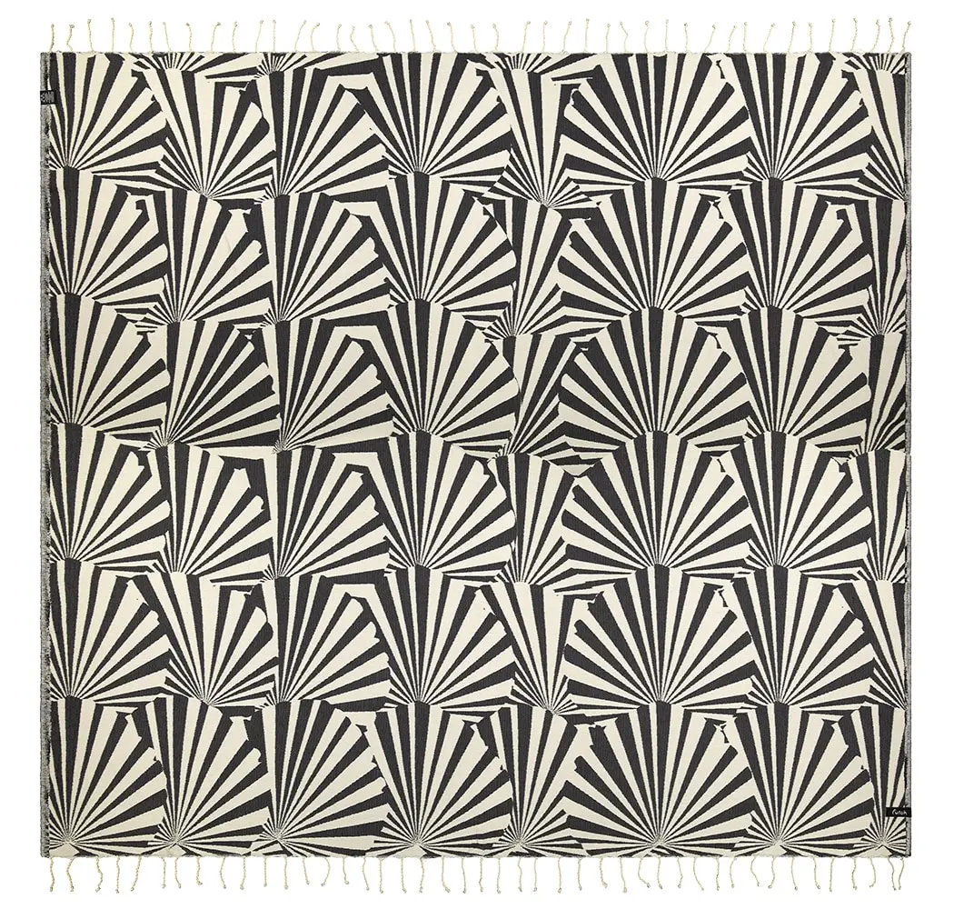 Futah - Taiga Black Beach Blanket (1)